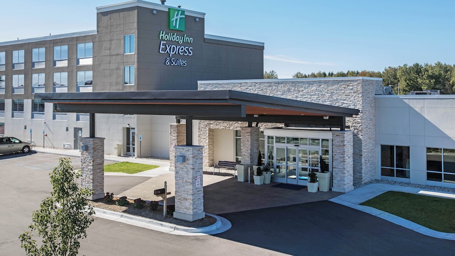 Holiday Inn Express & Suites Ludington by IHG