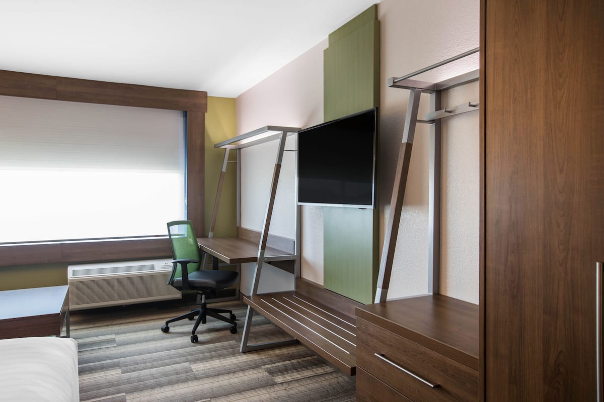 Hochwertige Bettwaren, Zimmersafe, Schreibtisch