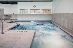 Indoor pool - Holiday Inn Express & Suites Ludington by IHG (Ludington)