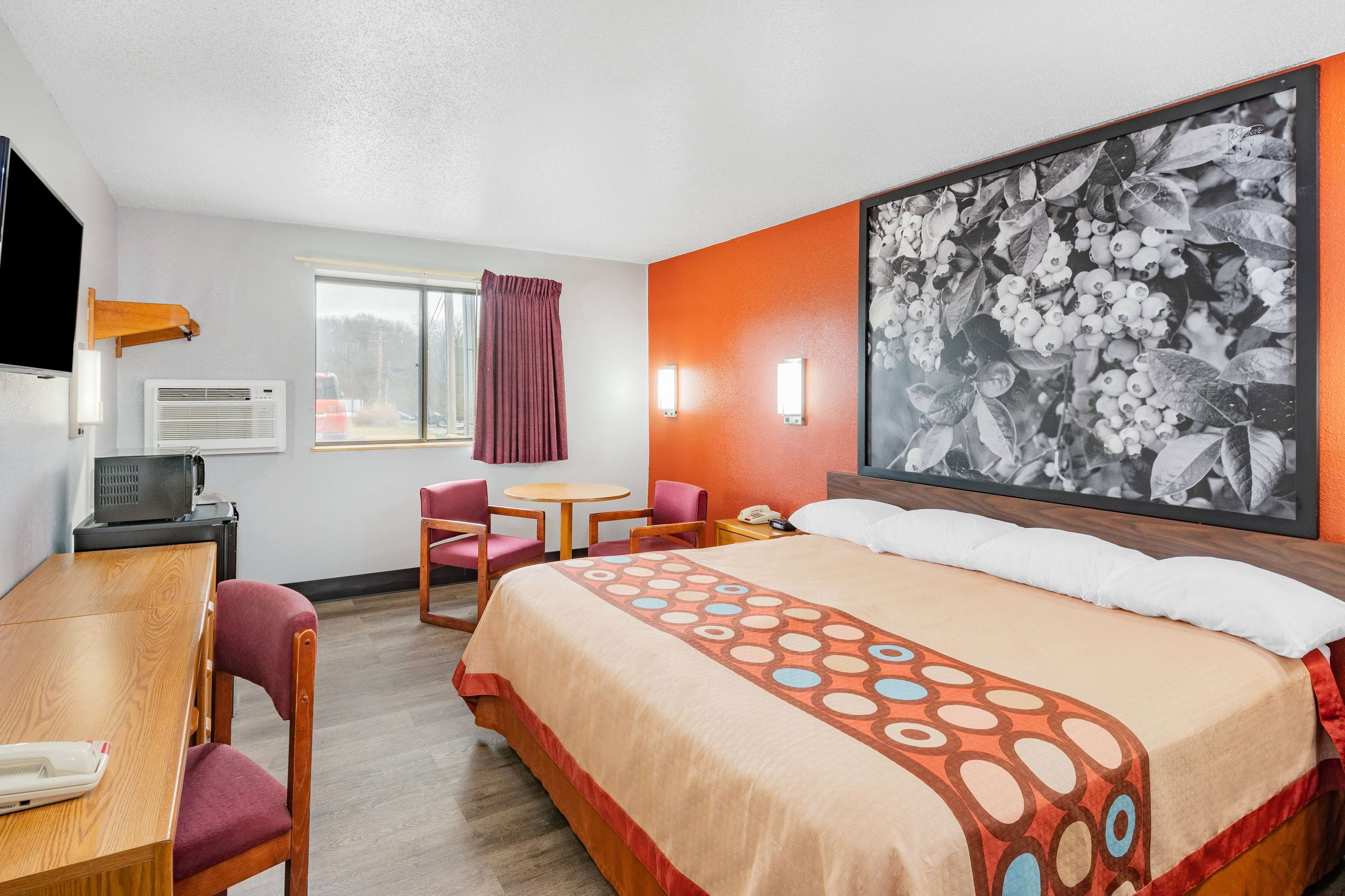 Upgraded, Quarto luxo, 1 cama King, para não fumantes | Escrivaninha, espaço de trabalho para notebook, cortinas blackout