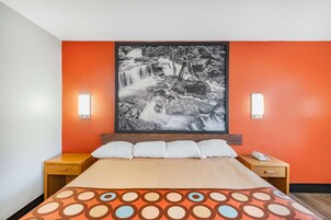 Quarto, 1 cama King, para não fumantes | Escrivaninha, espaço de trabalho para notebook, cortinas blackout