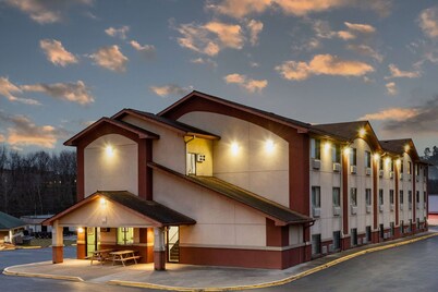 Super 8 by Wyndham Waynesburg