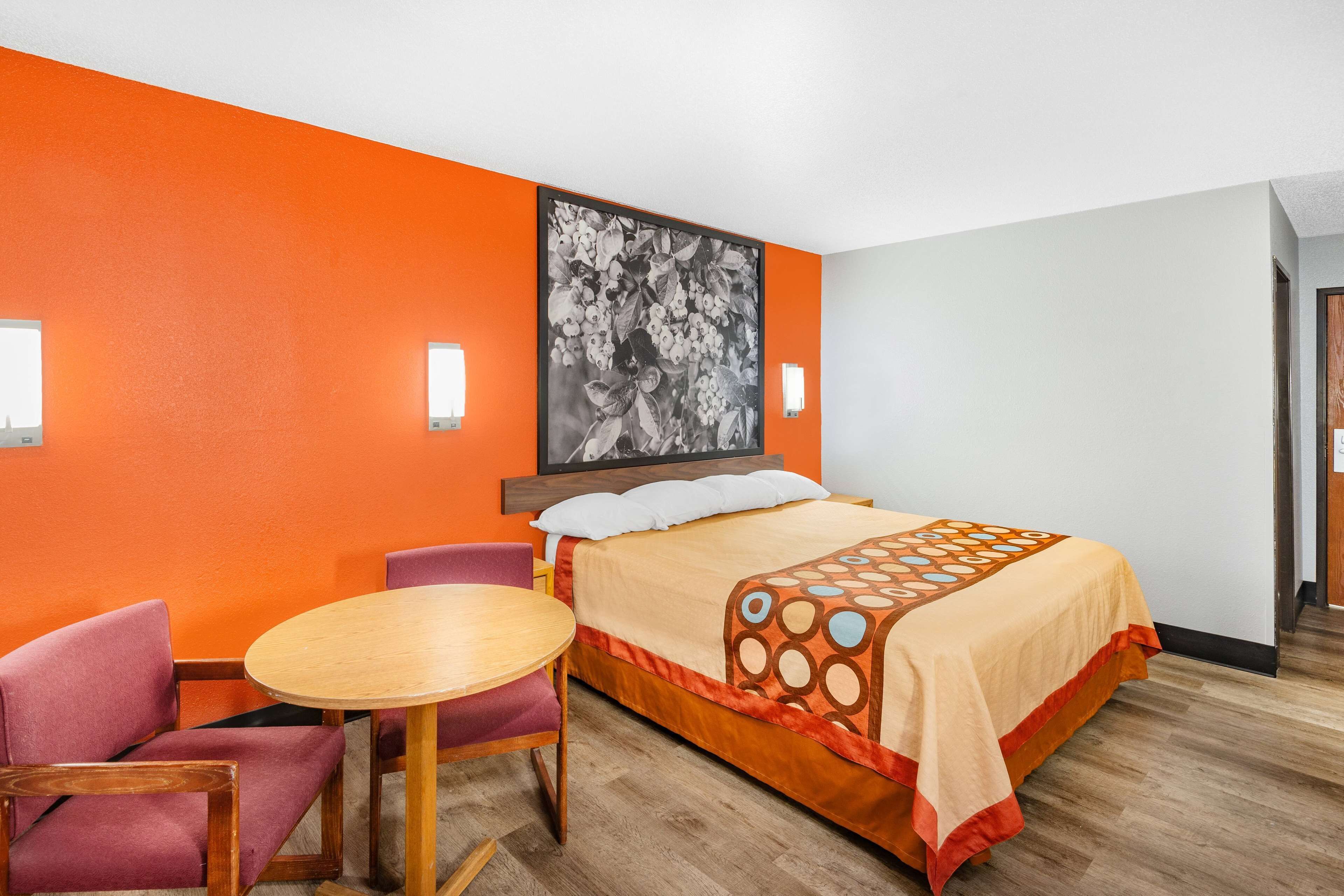 Upgraded, Quarto luxo, 1 cama King, para não fumantes | Escrivaninha, espaço de trabalho para notebook, cortinas blackout