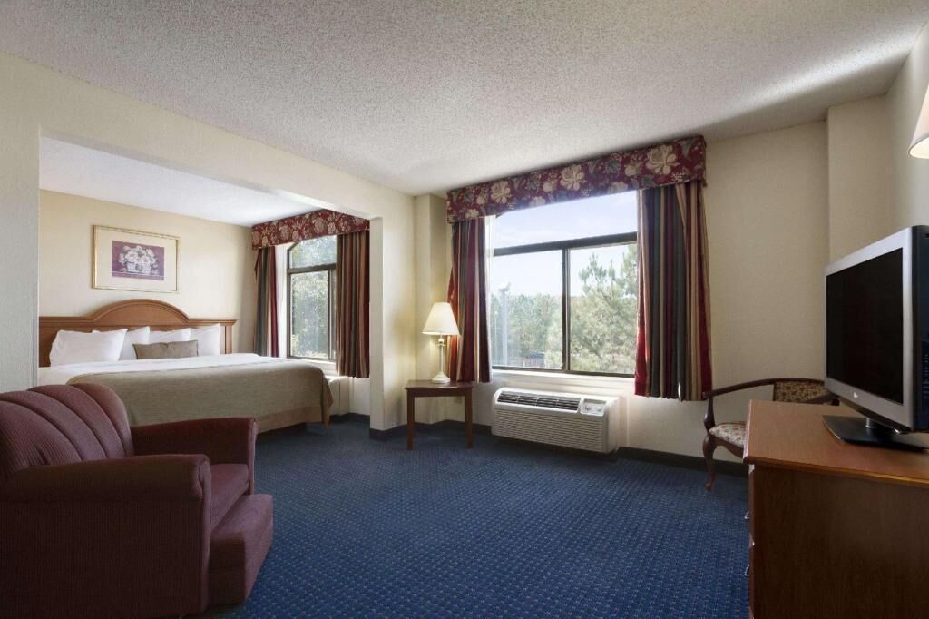 In-room safe, desk, iron/ironing board, free WiFi