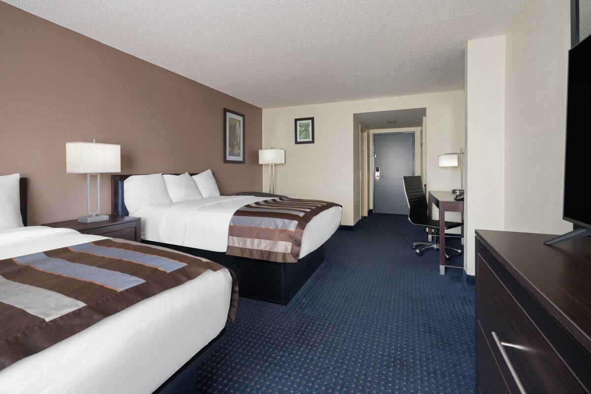 In-room safe, desk, iron/ironing board, free WiFi