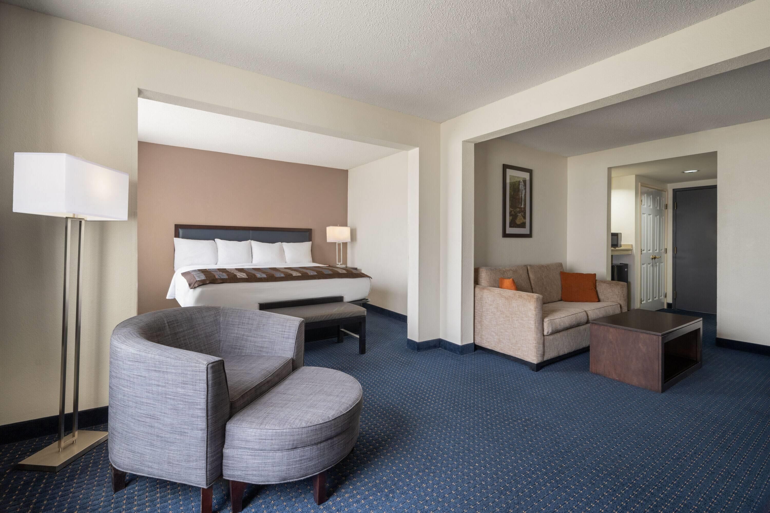 Studiosuite, 1 kingsize-seng, ikke-røyk | Safe på rommet, skrivebord, strykejern/-brett og wi-fi (inkludert)