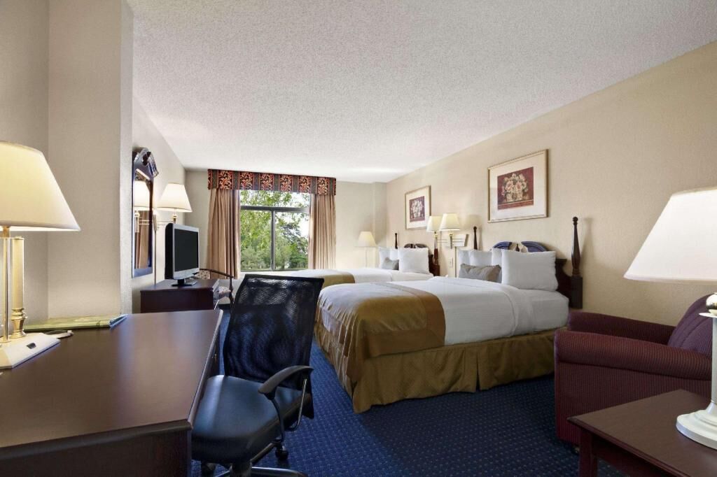 In-room safe, desk, iron/ironing board, free WiFi