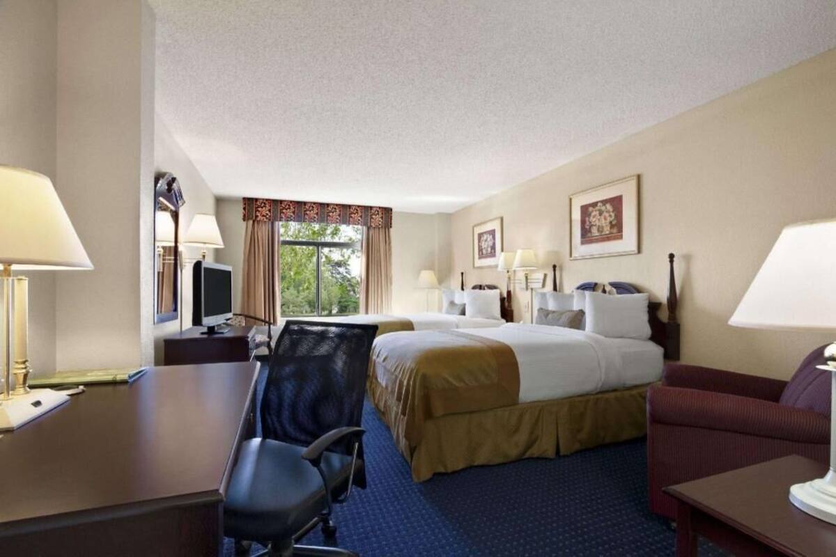 In-room safe, desk, iron/ironing board, free WiFi