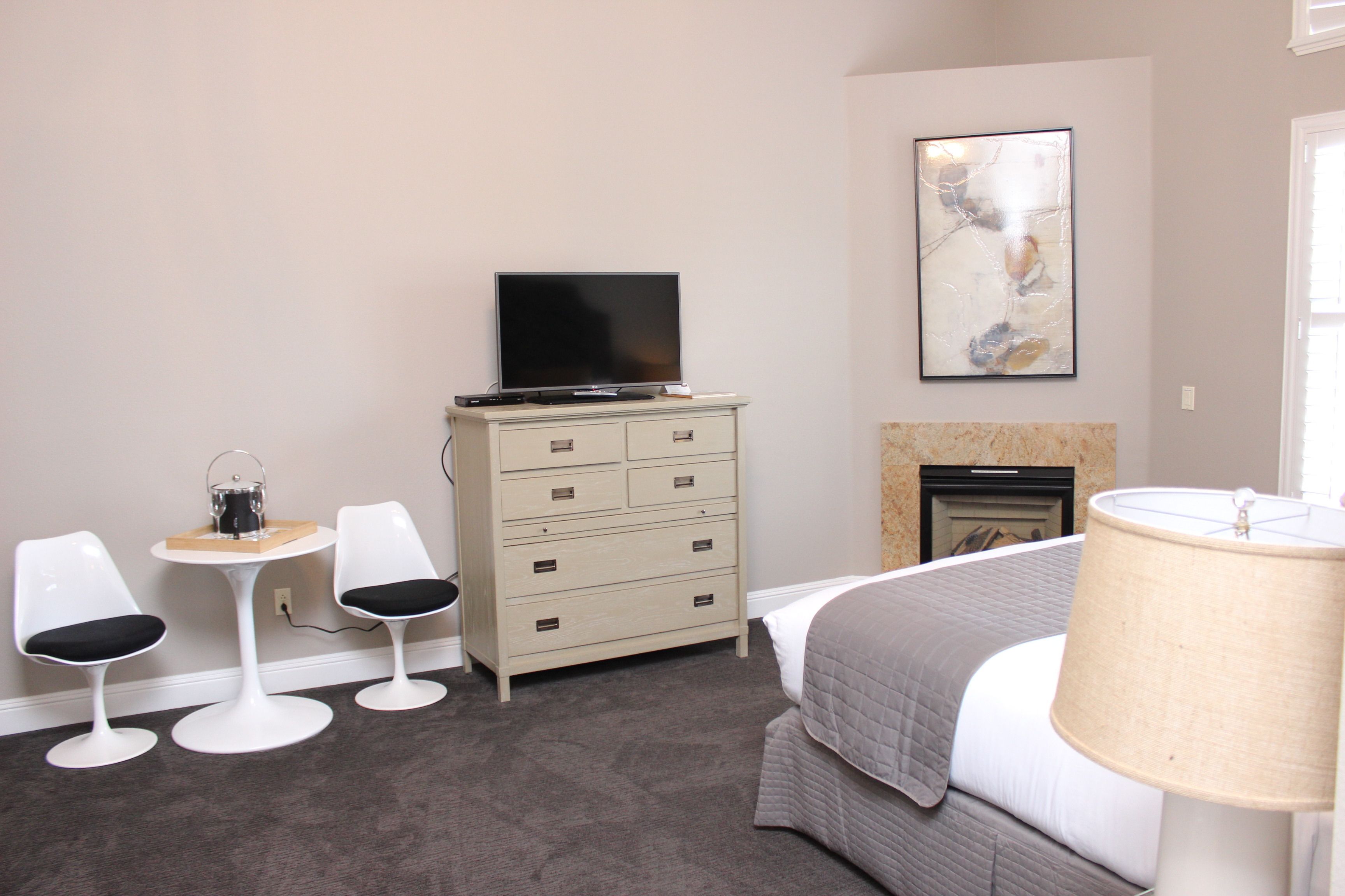 luxury suite, 1 king bed | 1 bedroom, premium bedding, in-room safe, desk