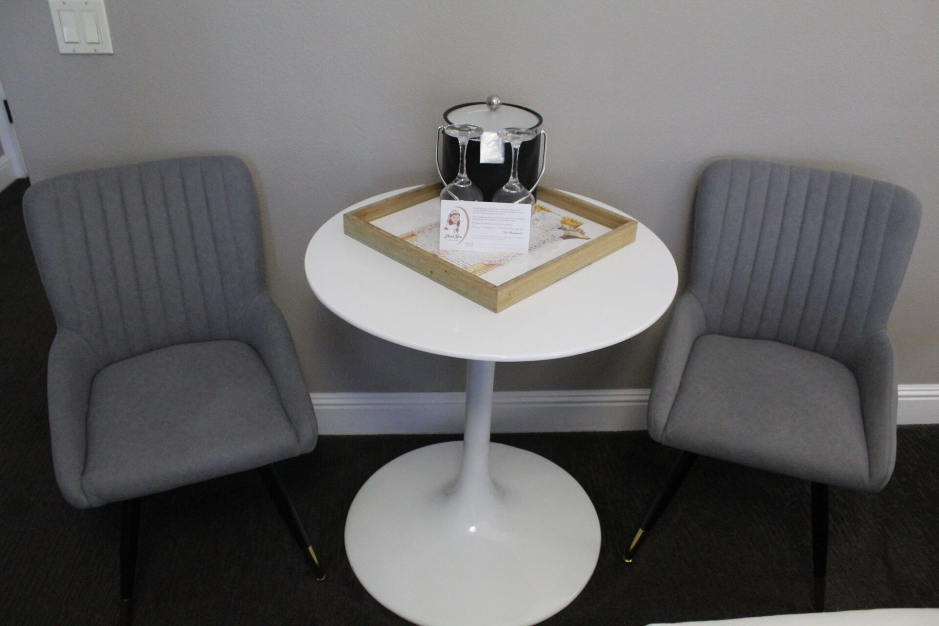 Standard Room, 1 King Bed | Premium bedding, in-room safe, desk, iron/ironing board