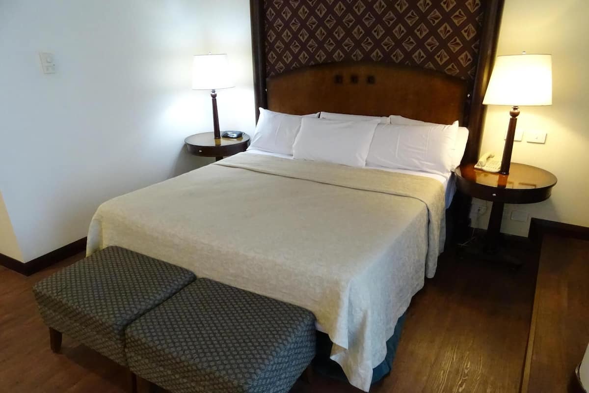 Premium bedding, minibar, in-room safe, desk