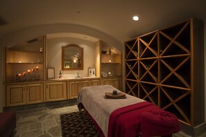 Sauna, body treatments, aromatherapy, hot stone massages