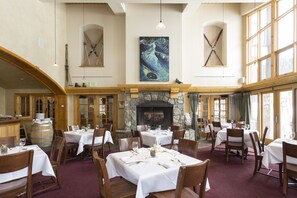 2 restaurants; breakfast, lunch, and dinner served - The Inn at Solitude (Solitude)