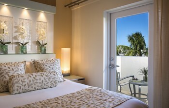 2 bedrooms, premium bedding, pillowtop beds, in-room safe at Santa Maria Suites