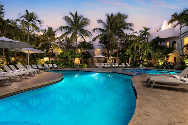 2 outdoor pools, sun loungers