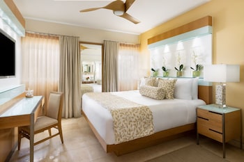 Luxury Two Bedroom Garden View Flat Suite | 2 bedrooms, premium bedding, pillowtop beds, in-room safe at Santa Maria Suites