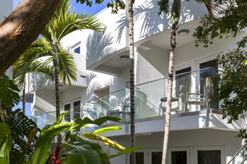 Luxury 2 bedroom Bi-level Garden View Suite | Balcony view at Santa Maria Suites
