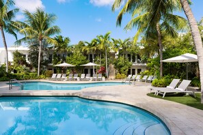 2 outdoor pools, sun loungers - Santa Maria Suites (Key West)