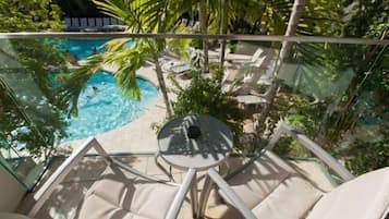 Luxury 2 Bedroom Poolview Bi-level Suite | Balcony