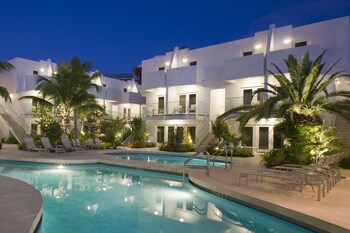Courtyard at Santa Maria Suites