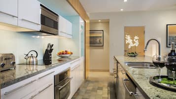 Fridge, microwave, coffee/tea maker, electric kettle