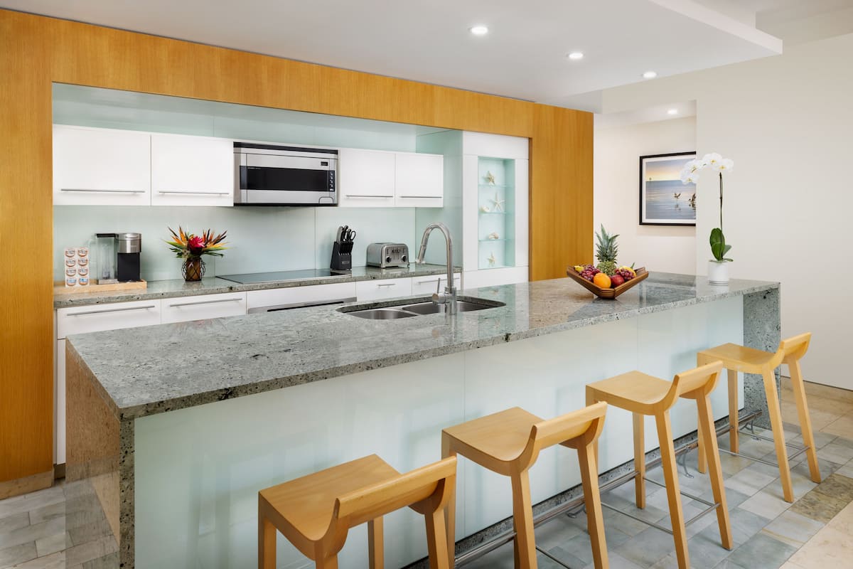 fridge, microwave, coffee/tea maker, electric kettle