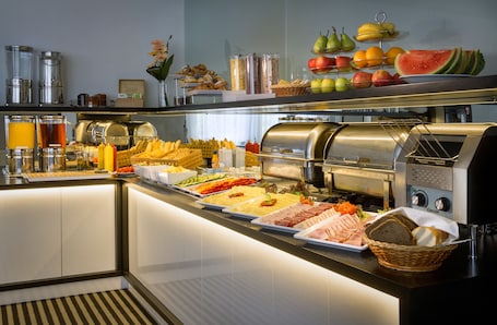 Daily buffet breakfast (CZK 250 per person)