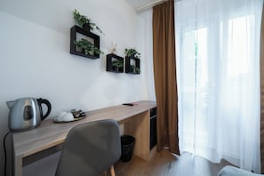 Standard-Einzelzimmer | Allergikerbettwaren, Zimmersafe, individuell eingerichtet, Schreibtisch