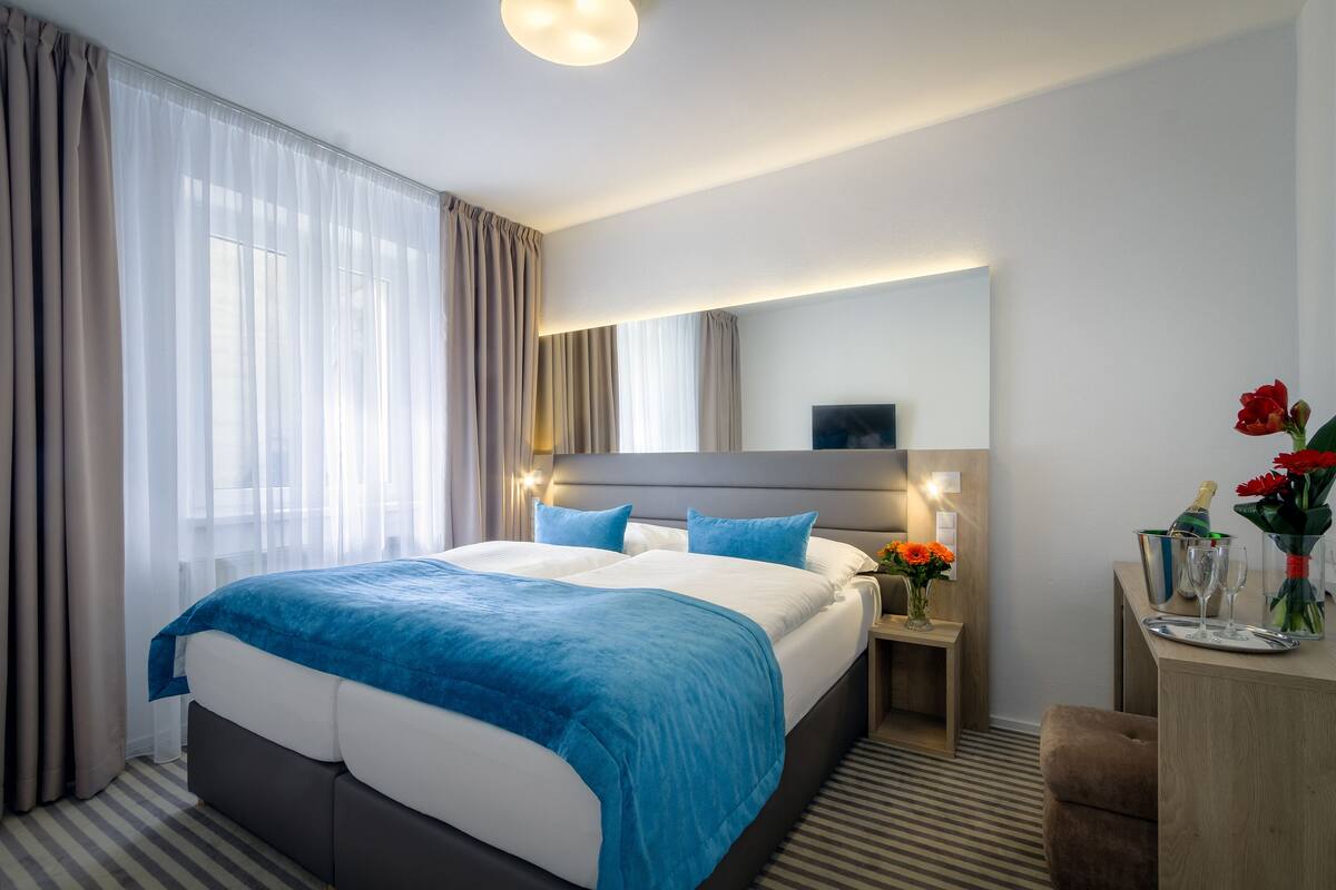 Standard Suite, 2 Bedrooms, Non Smoking | Hypo-allergenic bedding available, in-room safe, desk, blackout drapes