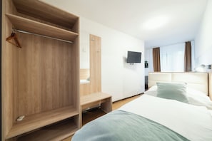 Quarto solteiro standard | 2 quartos, roupas de cama antialérgicas, cofres nos quartos