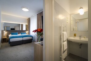 Standard Suite, 2 Bedrooms, Non Smoking | 1 bedroom, hypo-allergenic bedding, in-room safe, individually furnished