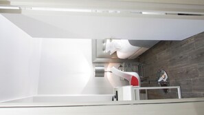 Apartment, 2 Schlafzimmer | Schreibtisch, Bügeleisen/Bügelbrett, kostenlose Babybetten