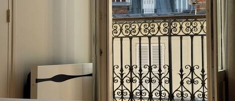 아파트 (Vue sur Sacré Coeur de Montmartre)