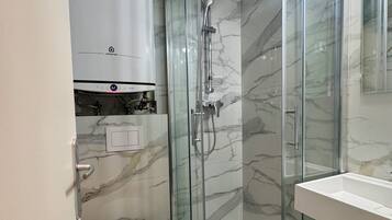 Studio | Kamar mandi