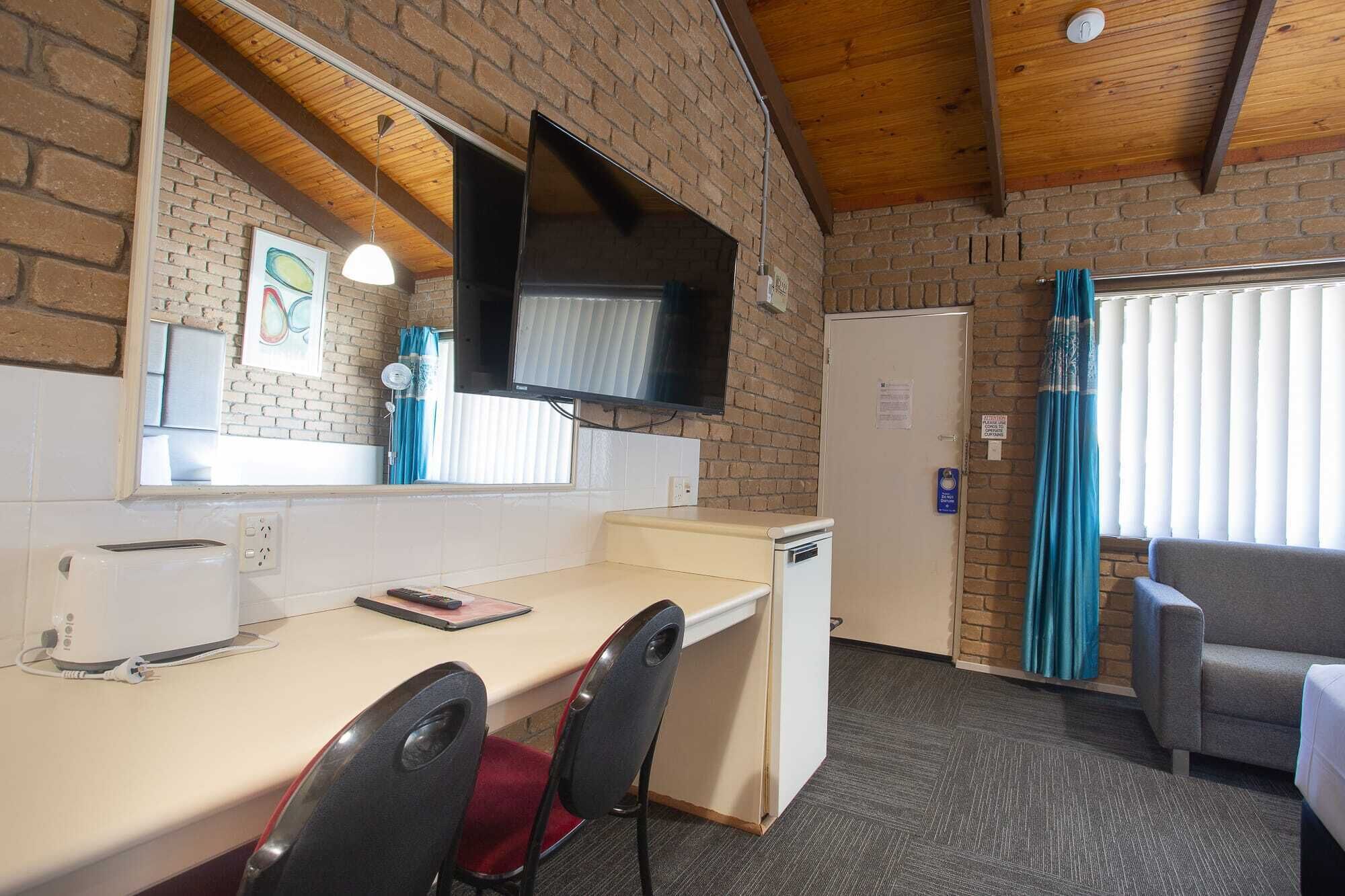 deluxe queen | select comfort beds, minibar, desk, iron/ironing board