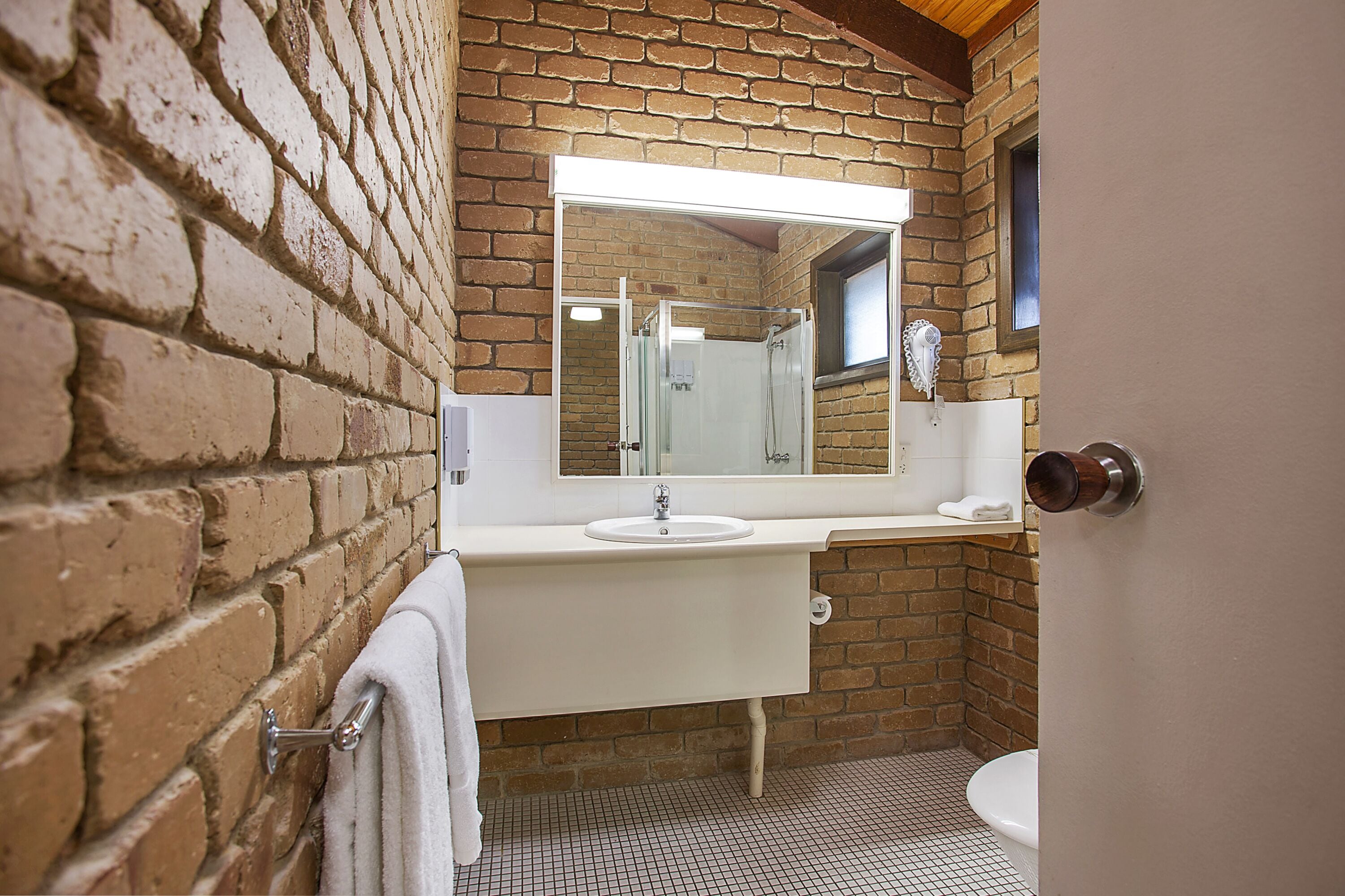 deluxe queen | bathroom | shower, free toiletries, hair dryer, towels