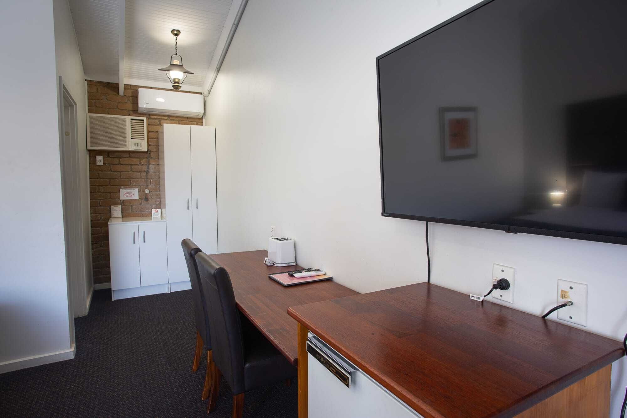 queen twin | select comfort beds, minibar, desk, iron/ironing board