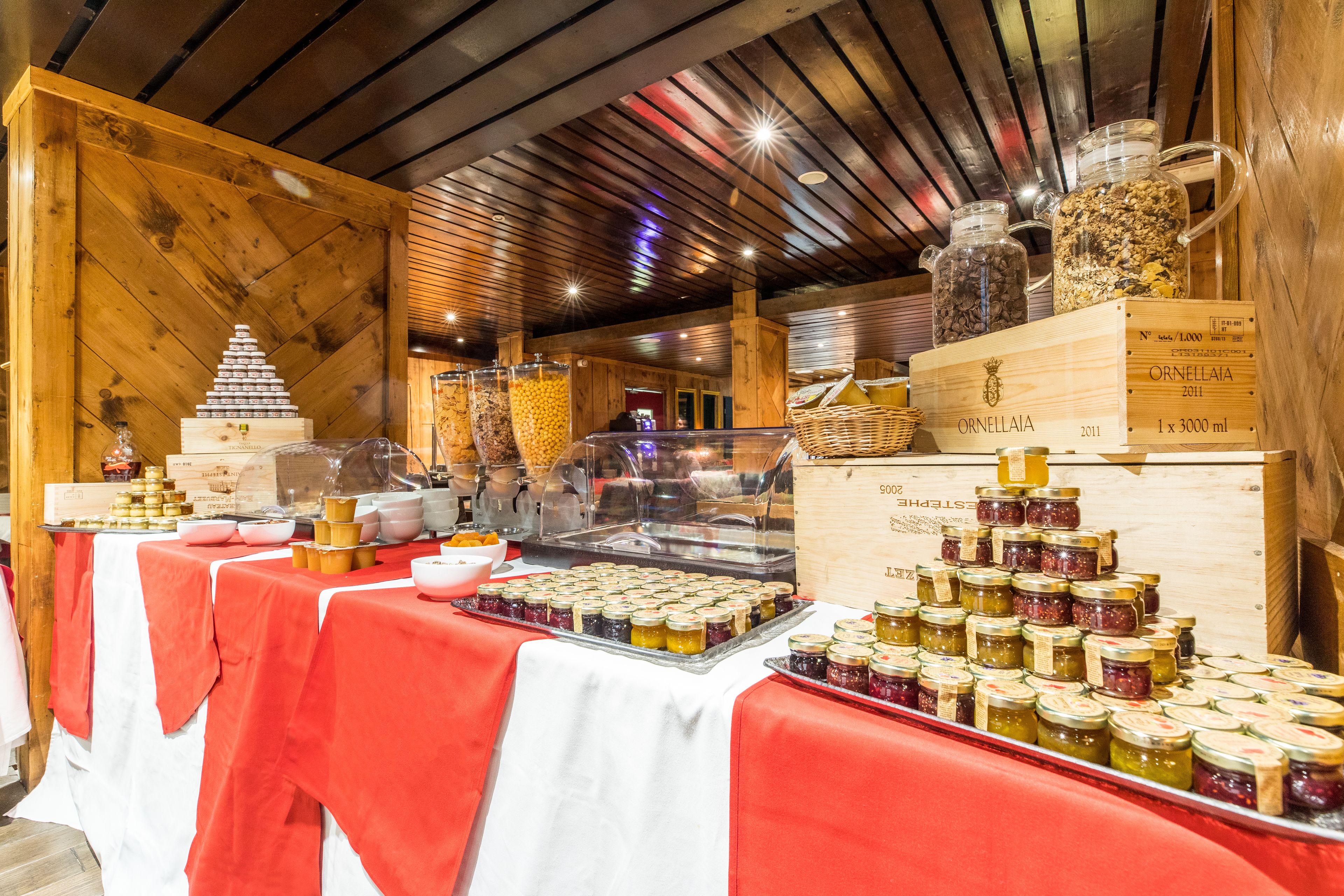 包含每日自助早餐