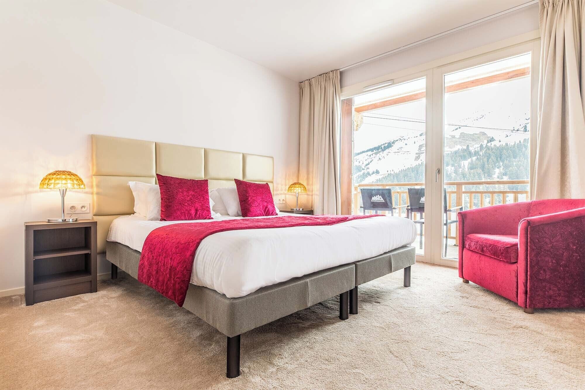 Premium bedding, in-room safe, free WiFi, bed sheets