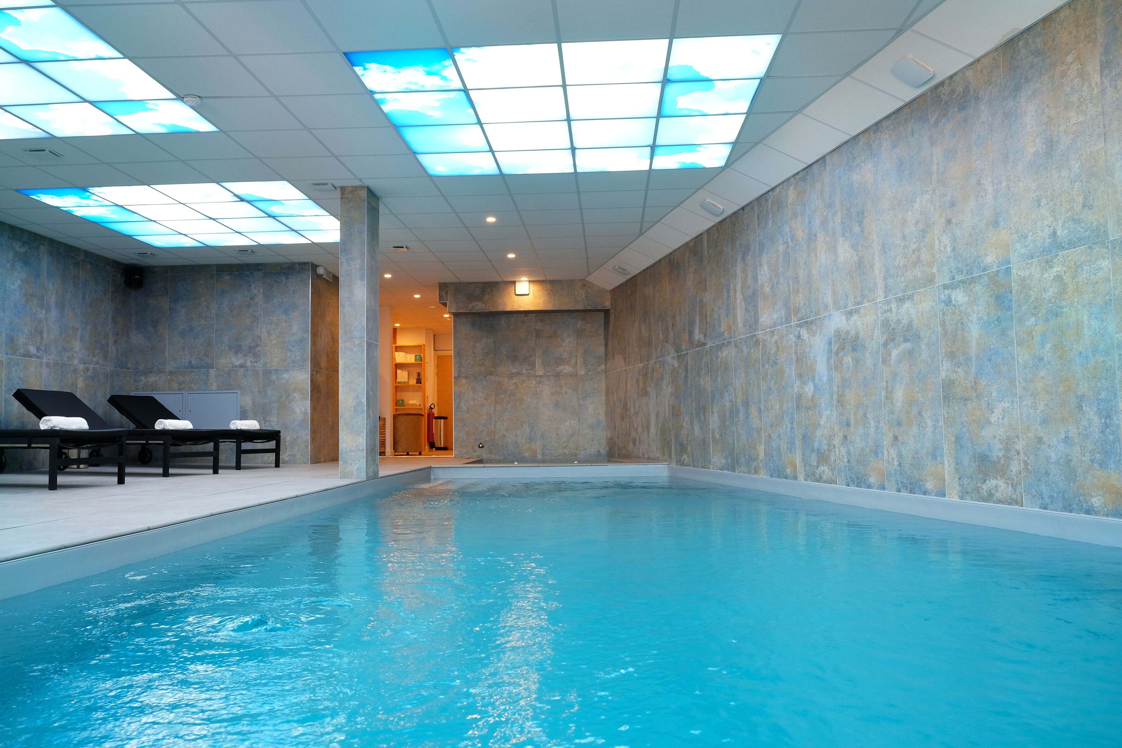 室内游泳池