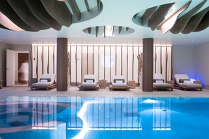 Couples treatment room(s), sauna, hot tub, steam room
