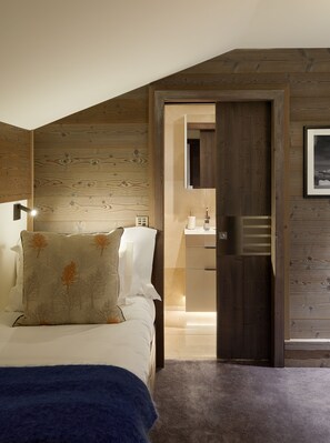 Premium bedding, memory foam beds, in-room safe, individually decorated - Six Senses Residences Courchevel (Courchevel)