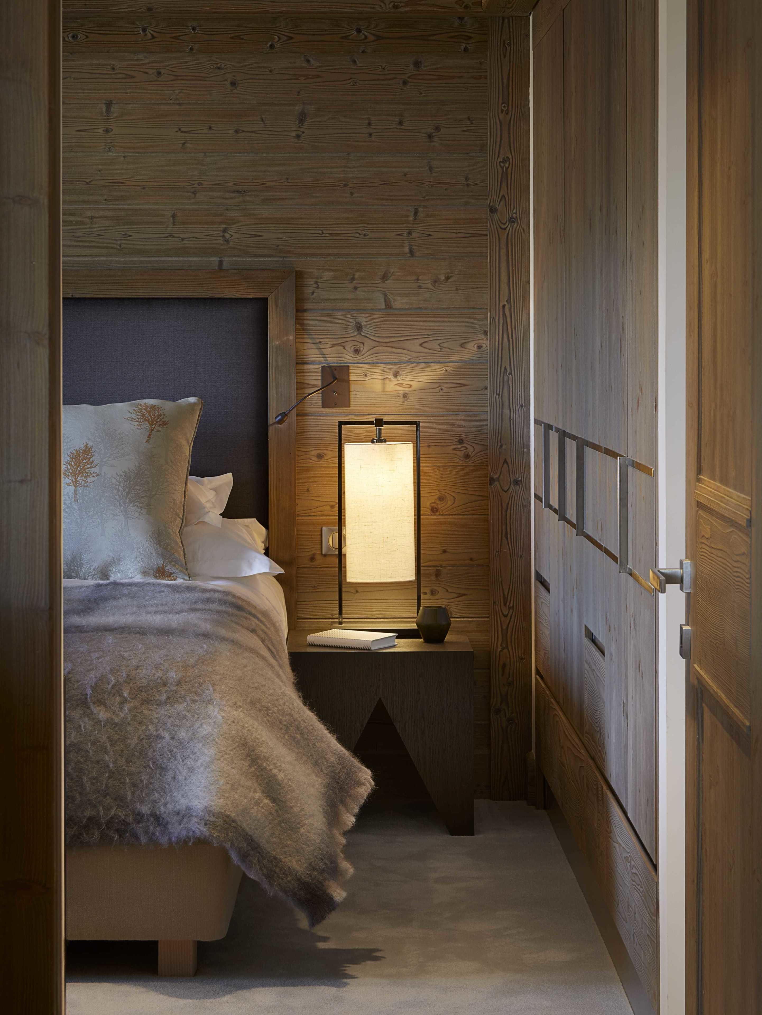 Hochwertige Bettwaren, Betten mit Memory-Foam-Matratzen, Zimmersafe