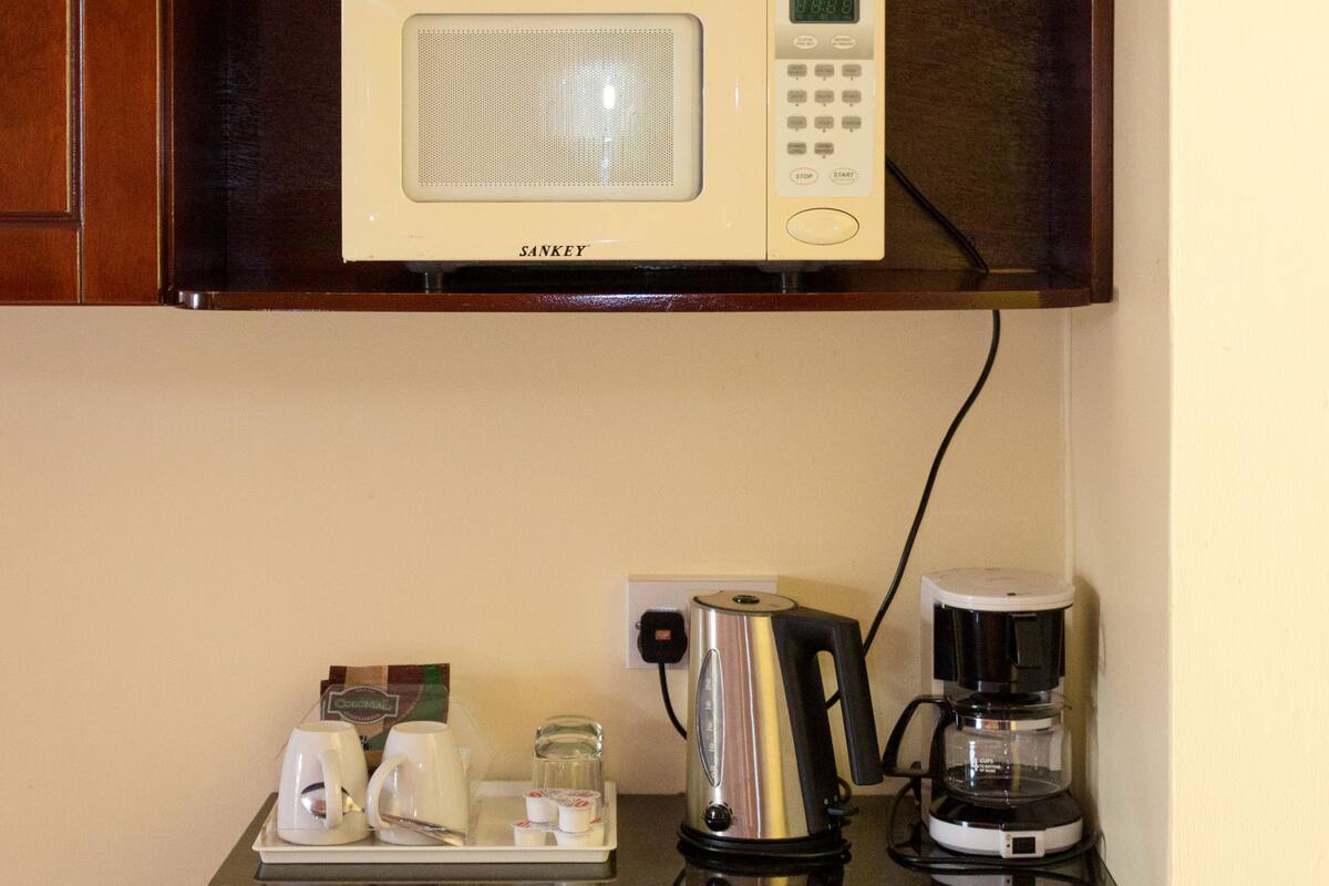 fridge, coffee/tea maker, electric kettle