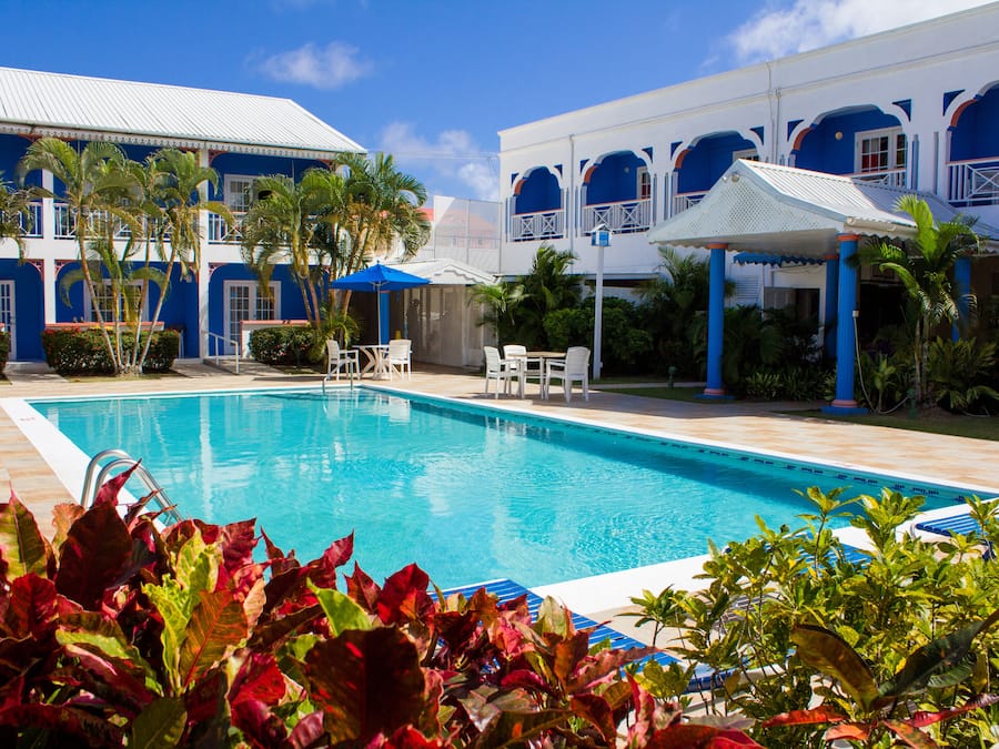 Utendørsbasseng og bassengparasoller