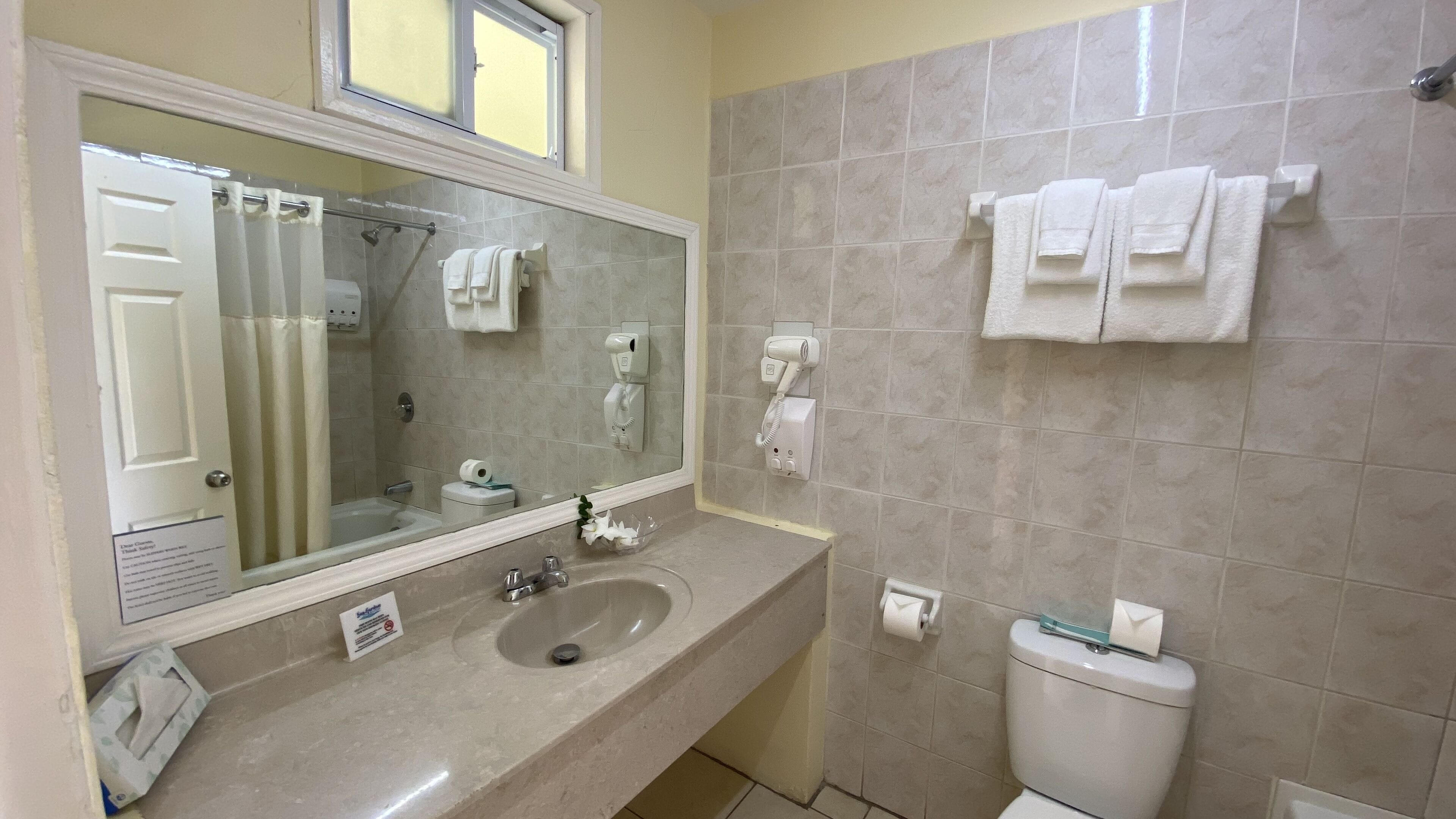 Photo - Bay Gardens Inn