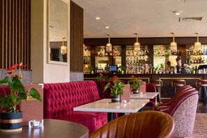 Golf course views, serves lunch and dinner - Tulfarris Hotel & Golf Resort (Blessington)