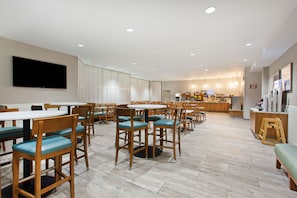 Free daily buffet breakfast