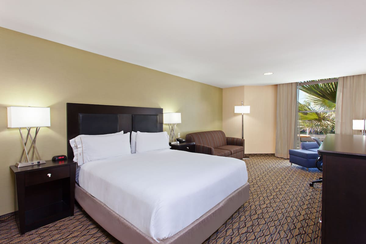 Down comforters, in-room safe, desk, iron/ironing board