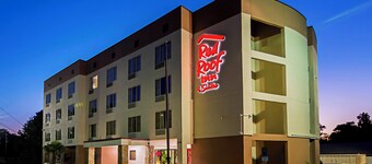 Red Roof Inn & Suites Fayetteville - Fort Bragg